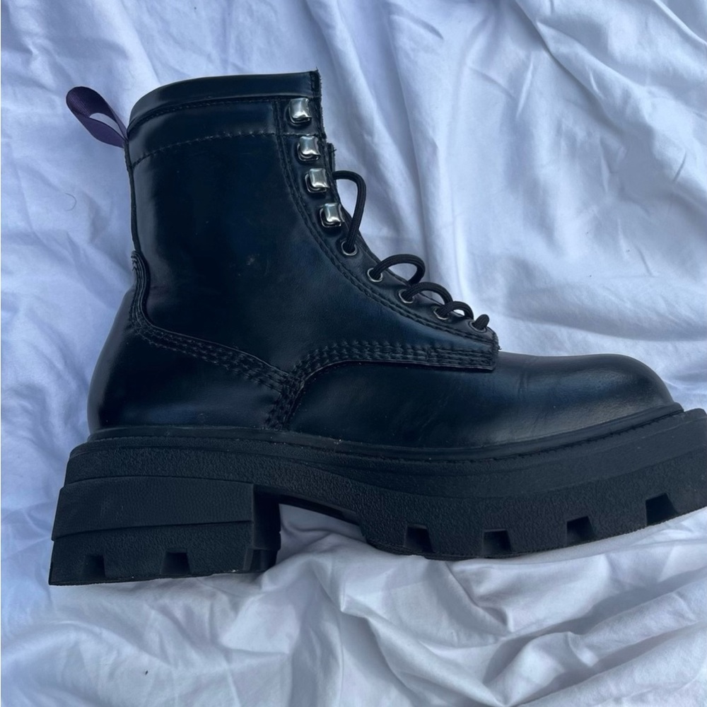 New! used only to try on and they didn’t fit.